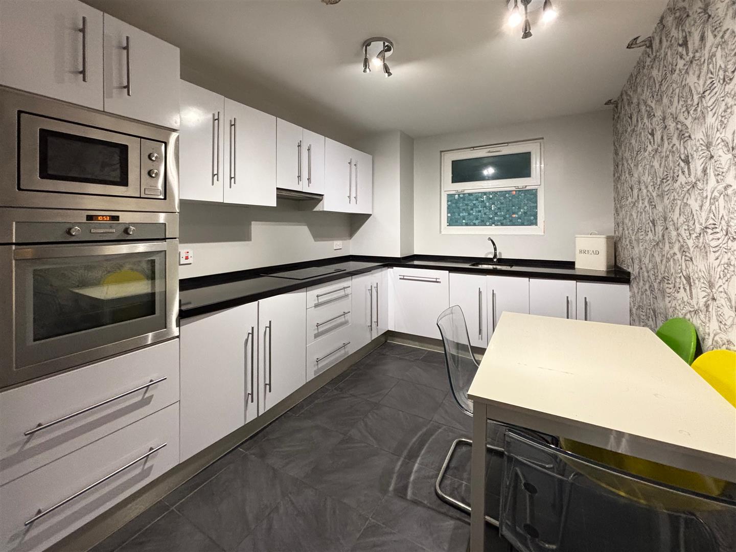 Image of Apartment - 3 Bedrooms - 1 Bathrooms for Sale in Cumberland Terraces-Gibraltar, Image 3